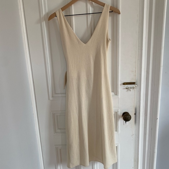 H&M Beige V-Neck Wrap Dress - Picture 2 of 4